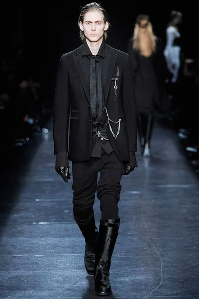 Look 19